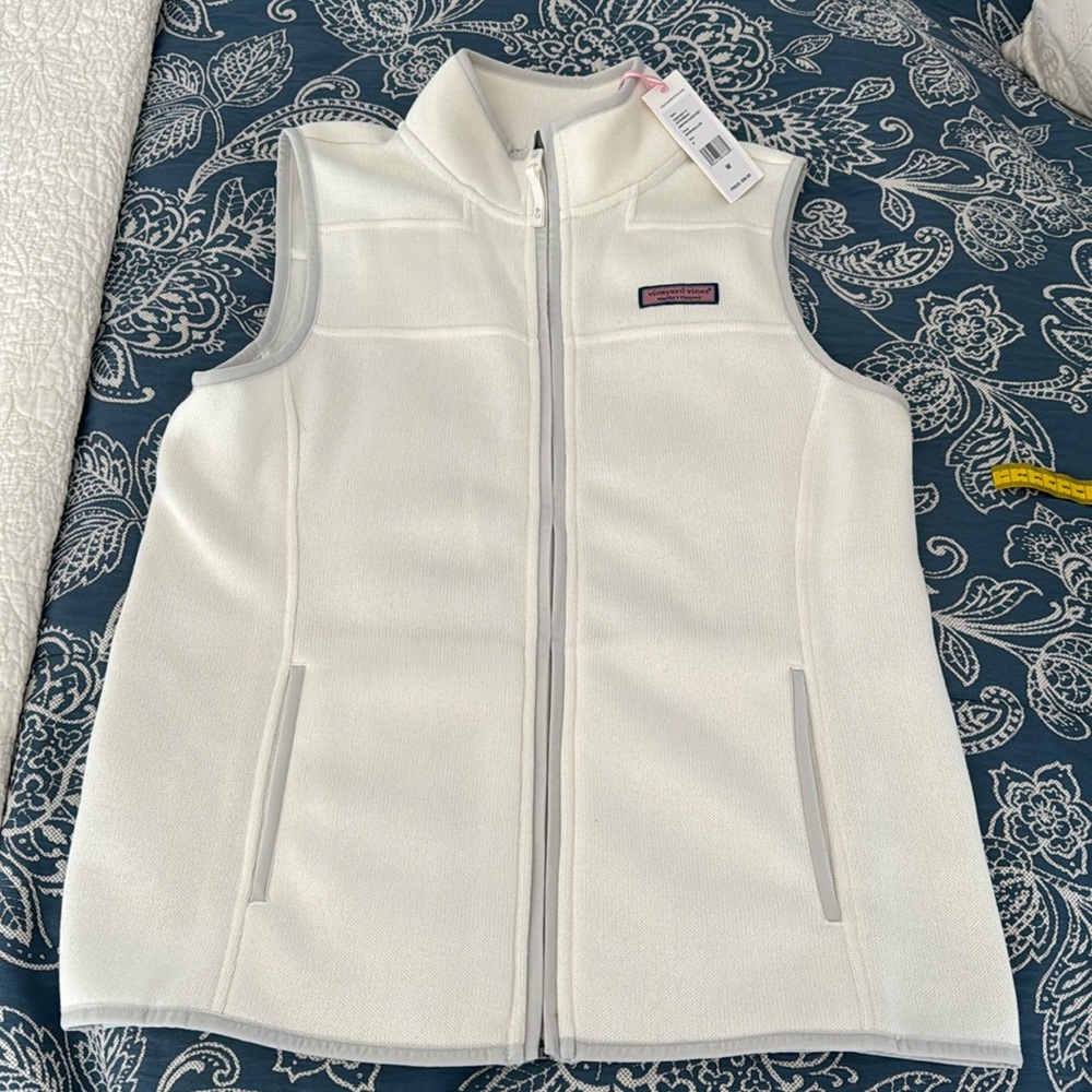 BRAND NEW WITH TAGS VINEYARD VINES VEST - MEDIUM
